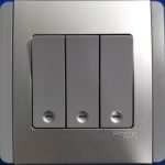 SCHNEIDER NEO SERIES VERTICAL DOLLY SWITCHES 10A 3GANG 1WAY SWITCH E3033V1_EBGS